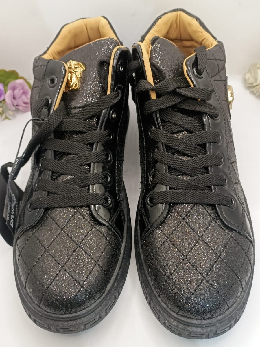 Shoe